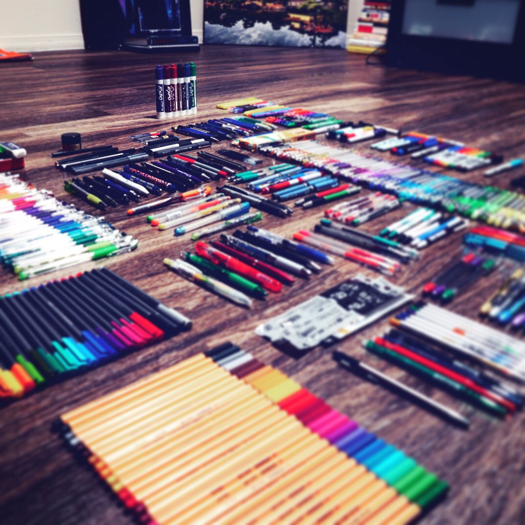 valefbc's tweet photo. When you start running out of things to Organize! π #IHaveAPenProblem #SocialDistancing #COVID19 https://t.co/eeusMFlS7m