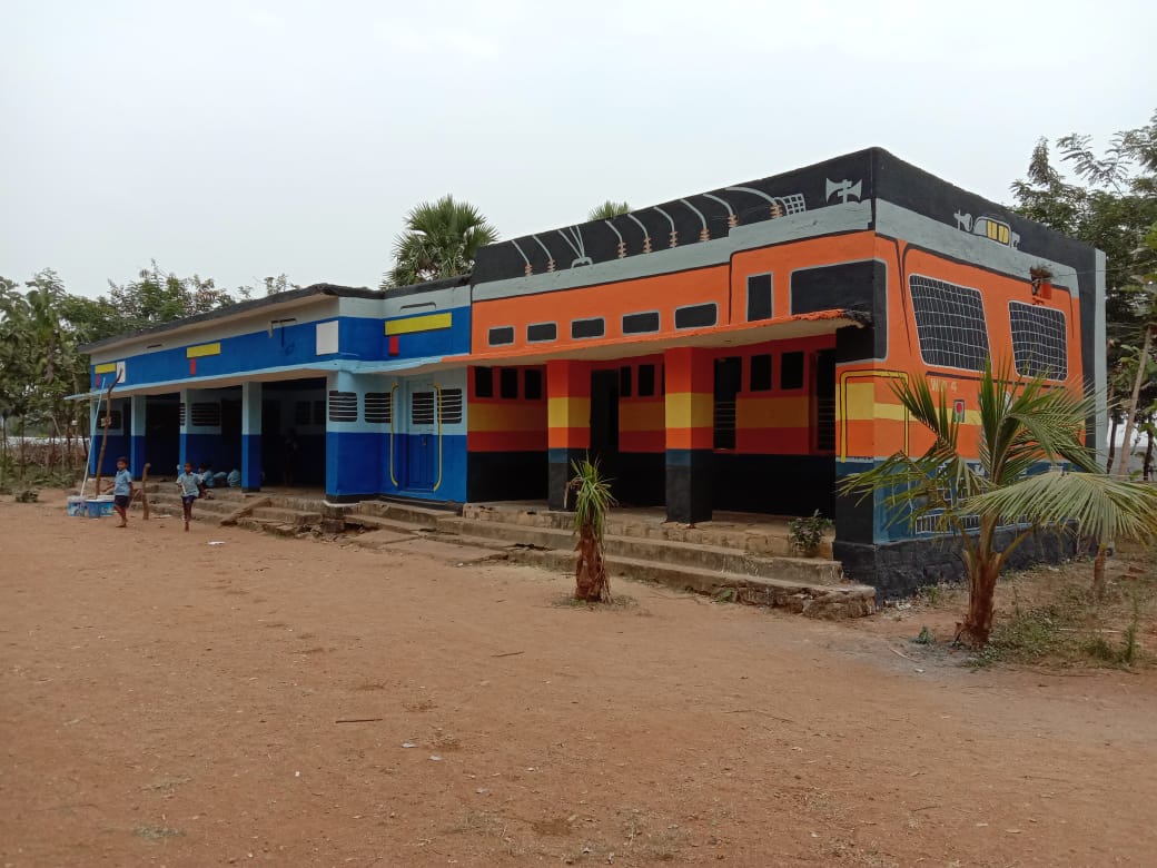 DeoMhbd's tweet photo. Innovative paintings of nellikuduru govt Primary schools of mahabubabad district https://t.co/mzV03lW3xI
