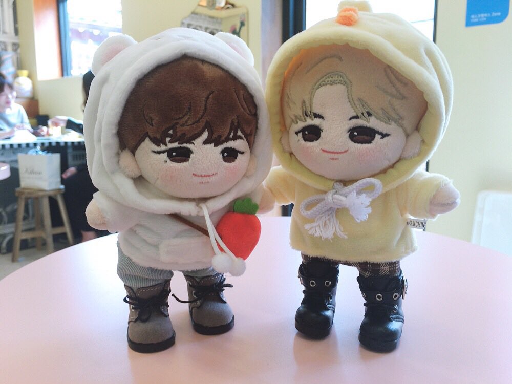 우리 쪼꼬 슈슈 오늘은 시밀러룩❤️
아무리 귀엽게 입어도 볼터치를 해도 친친해ㅋㅋㅋ 그렇게 친친한 얼굴로 어먀 쳐다보면 심쿵하잖오😍
#쪼꼬녜리 #슈슈녜리