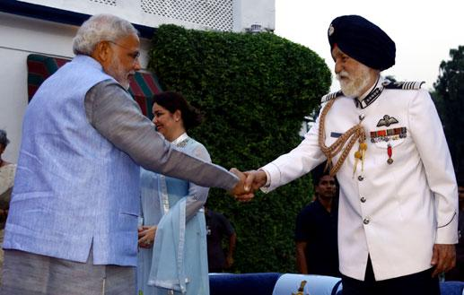 4PM Modi and Marshal of the Air Force Arjan Singh, Air Force Day 2014.Just look at the 95 year old and his perfect military posture!