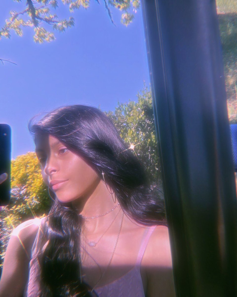 _emilyyy03's tweet photo. vibe check ? ✨🦋🪐 https://t.co/pg2ZdYtGbL