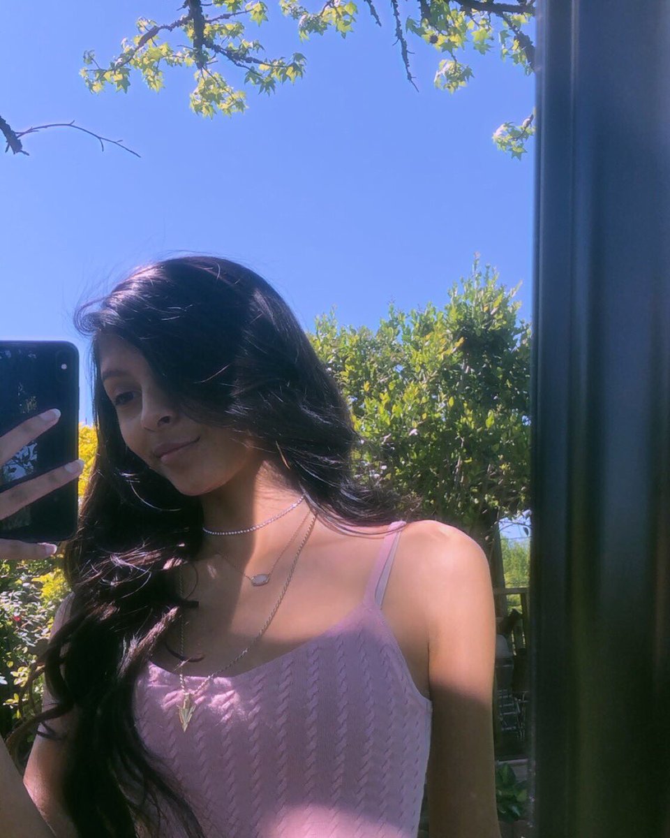 _emilyyy03's tweet photo. vibe check ? ✨🦋🪐 https://t.co/pg2ZdYtGbL