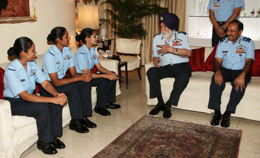 15The Grand Old Man of the IAF, with the next generation - women pilots training to fly fighters.Photo is from some time in 2016 when Arjan Singh was 97 years old - more than the combined ages of the lovely ladies who had come to call on him!