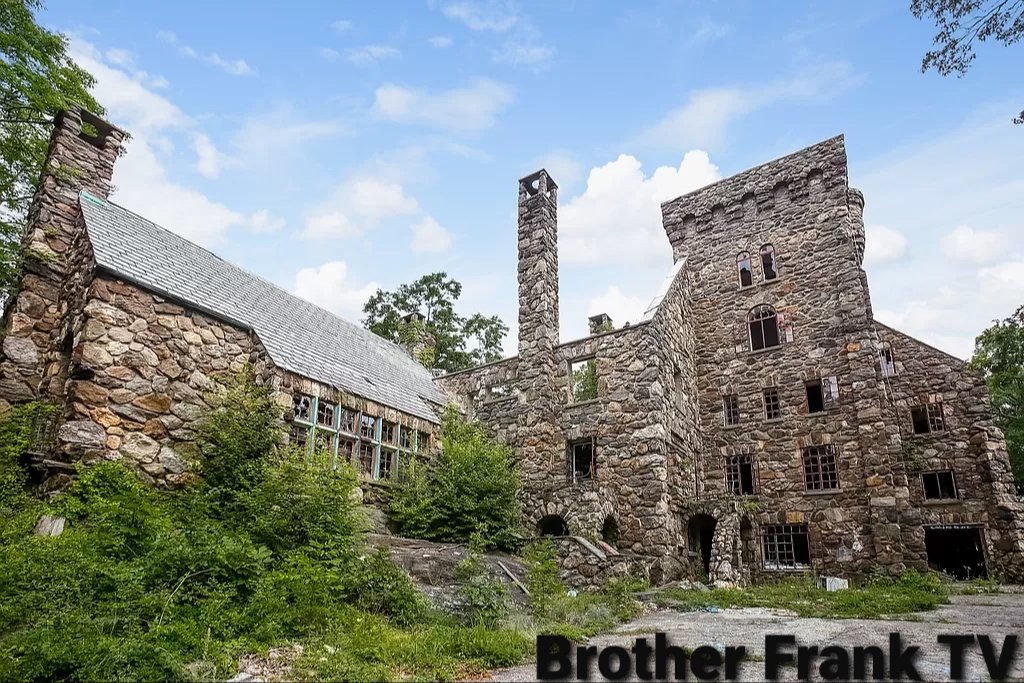 BrotherFrankTV's tweet photo. The Elda Castle!
#CueTheIntro!
@BrotherFrankTV Loves Ya Peeps! https://t.co/GF2bmvu9jU