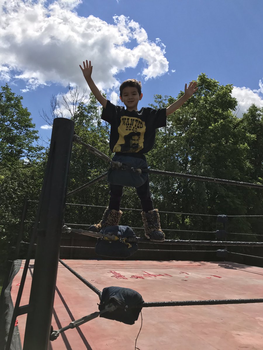 kkorean34's tweet image. Hey @RealMickFoley! Can we get a #FreeFoleyVideo for Evan.? You’re his favorite wrestler. He dressed up as Cactus Jack a two years ago. He’s 9 and would love to hear from you! He FaceTimed with @NoelleFoley at Starrcast and that made his life. Hope to hear from you. Thanks!!!