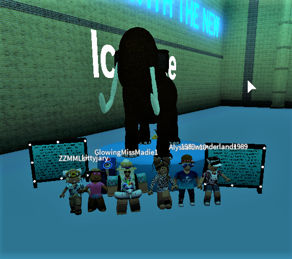 RblxPhoenix1's tweet photo. Tourist day was a success! Counting down the days until Catch A Wave, and it's 3 until we leave for Honolulu. 🐳 https://t.co/PGXlZoyCtT