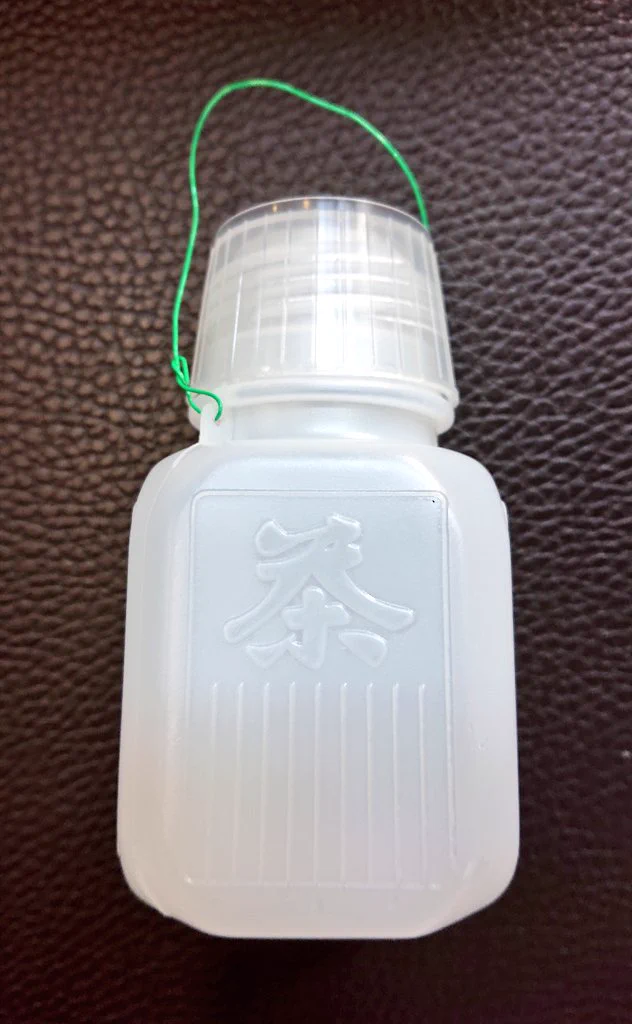 お弁当についていたお茶・しかも昔ながらの容器…生きていたんだ！！感動