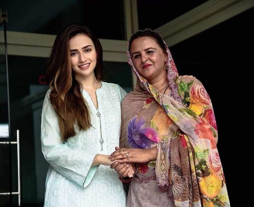 AyeshaR45739064's tweet photo. Ruswai’s last episode was worth watching. Especially the entry of #MukhtaraMai The day women decide to get their accusers into prison, nothing comes in between. Rapists deserve it.
#Ruswai #MakePakistanPositive
@RealSanaJaved https://t.co/5hW4m28umX