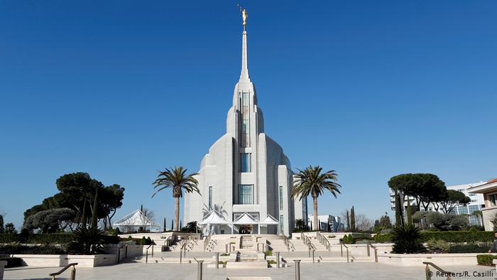 Alright, can someone explain Mormon temple architecture to me? Because I'm intrigued.