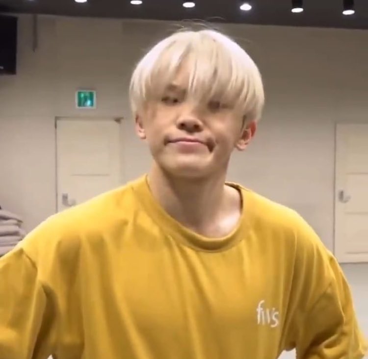 and :] jihoon ???? lOVE