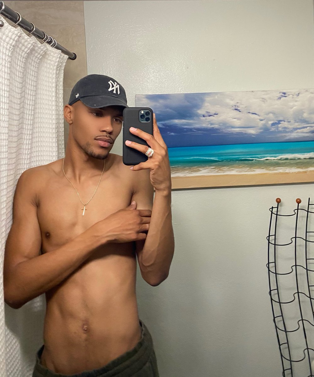 imacboyz's tweet photo. Shiii I could be 6’4 https://t.co/RjnevlwMAf