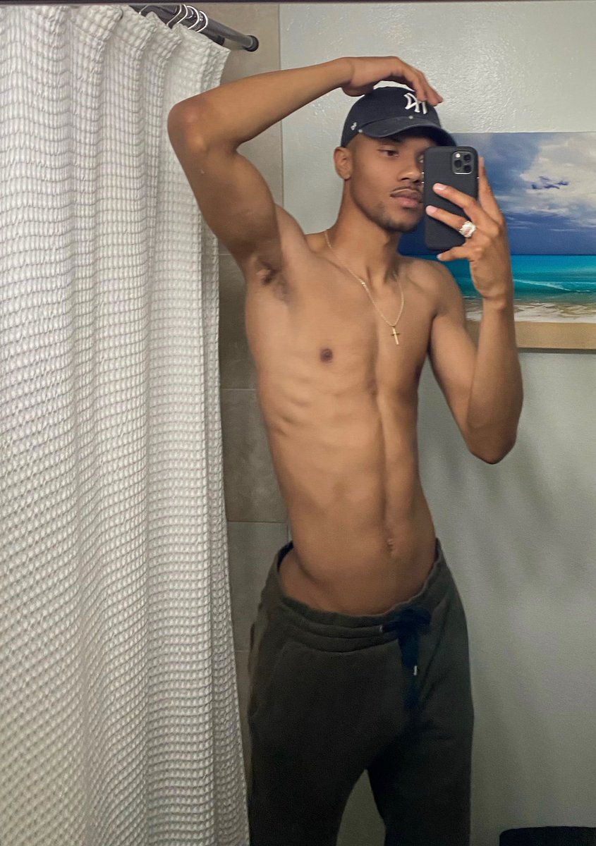 imacboyz's tweet photo. Shiii I could be 6’4 https://t.co/RjnevlwMAf