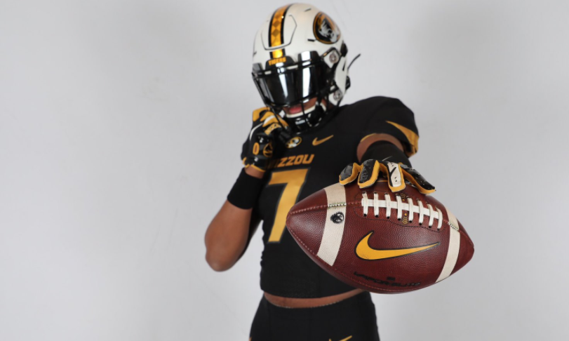 6starfootballMO's tweet photo. RANKING: A look at state's top TE prospects (2022) — Six Star Football takes a look at several of the state's top TE prospects to watch, including @maxwhisner01 (Lee's Summit), Frank Wilson (Clayton), @BellGracen (LSN), @GishOwen (BSS) and several others:

https://t.co/AAYiQRblzq https://t.co/2F7iVAqI9t