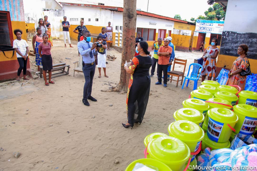 ConsortiumRdc's tweet photo. Les filles de l'école #LEMFU à #SELEMBAO ont été bénéficiaires des kits de résilience et de la sensibilisation sur les gestes barrières par l'association @RienSlesFemmes.
#lachainedesolidaritecontinue
#SolidariteCOVID19
@FifiBaka
@annytenga
@CybelleKamba
@KalizaVanessa https://t.co/v3KFZjbNTj