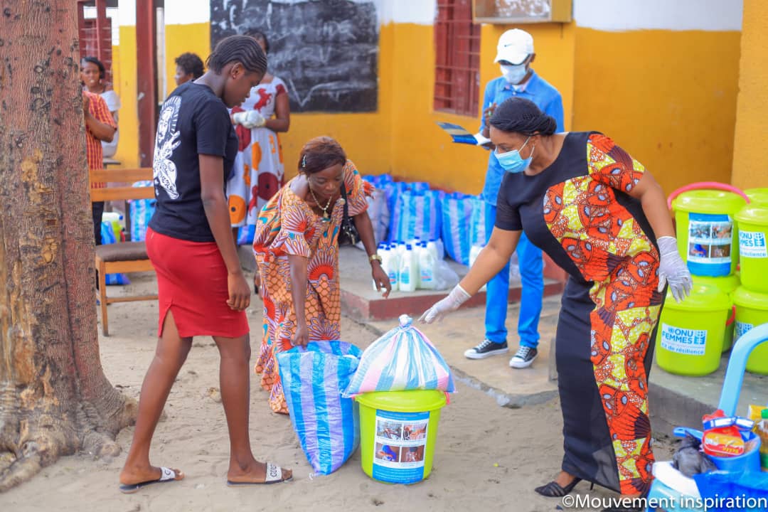 ConsortiumRdc's tweet photo. Les filles de l'école #LEMFU à #SELEMBAO ont été bénéficiaires des kits de résilience et de la sensibilisation sur les gestes barrières par l'association @RienSlesFemmes.
#lachainedesolidaritecontinue
#SolidariteCOVID19
@FifiBaka
@annytenga
@CybelleKamba
@KalizaVanessa https://t.co/v3KFZjbNTj