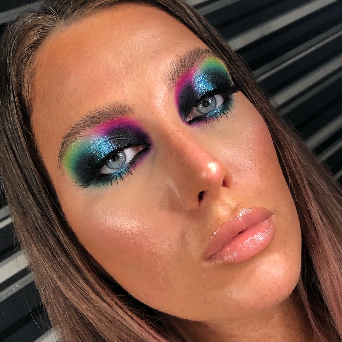 psychedelime's tweet photo. @beautybay ohhh this would be unreal!!! 😍 here’s some of my looks ⚡️
insta - https://t.co/AeTsEdQvdf https://t.co/bOekCDcrLC