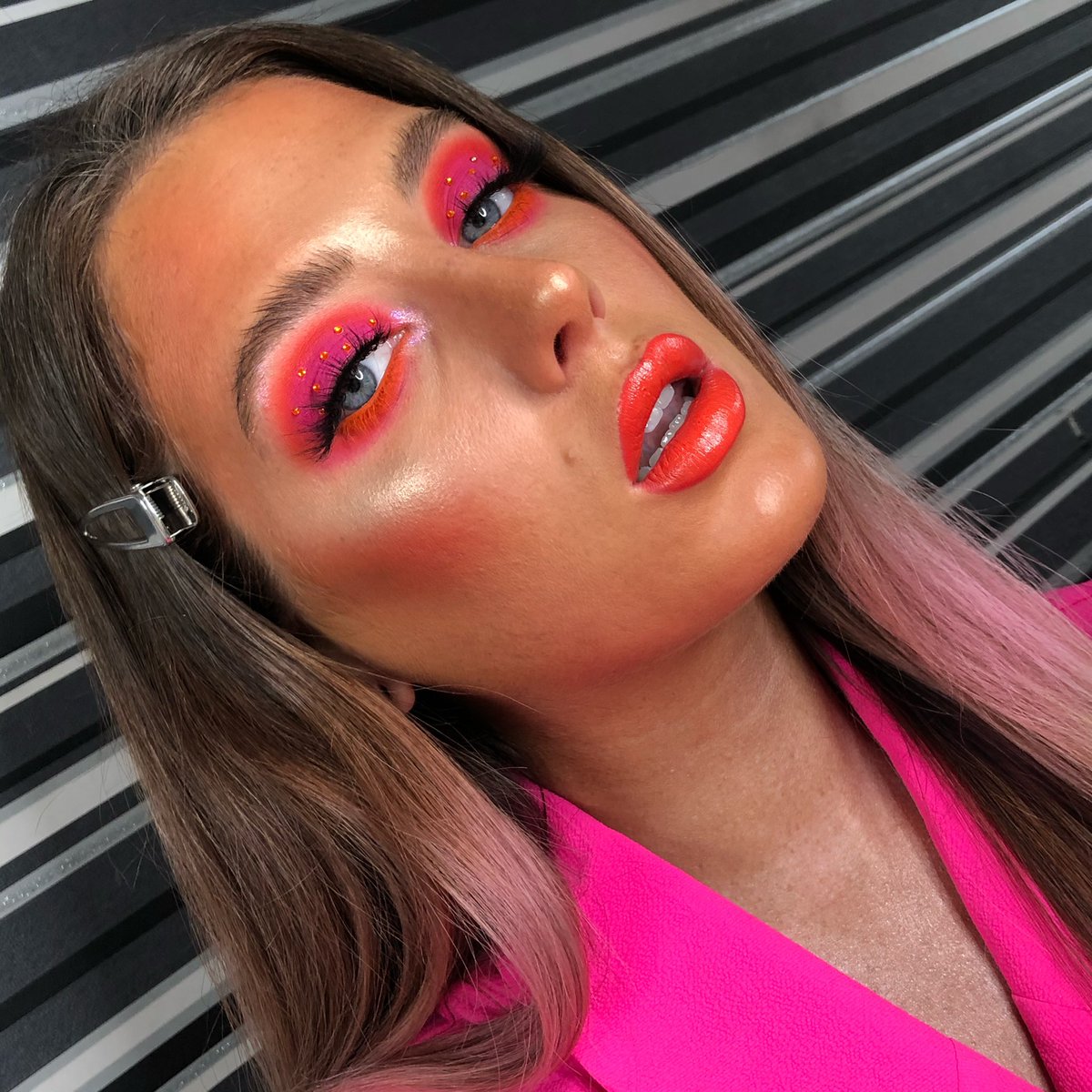 psychedelime's tweet photo. @beautybay ohhh this would be unreal!!! 😍 here’s some of my looks ⚡️
insta - https://t.co/AeTsEdQvdf https://t.co/bOekCDcrLC