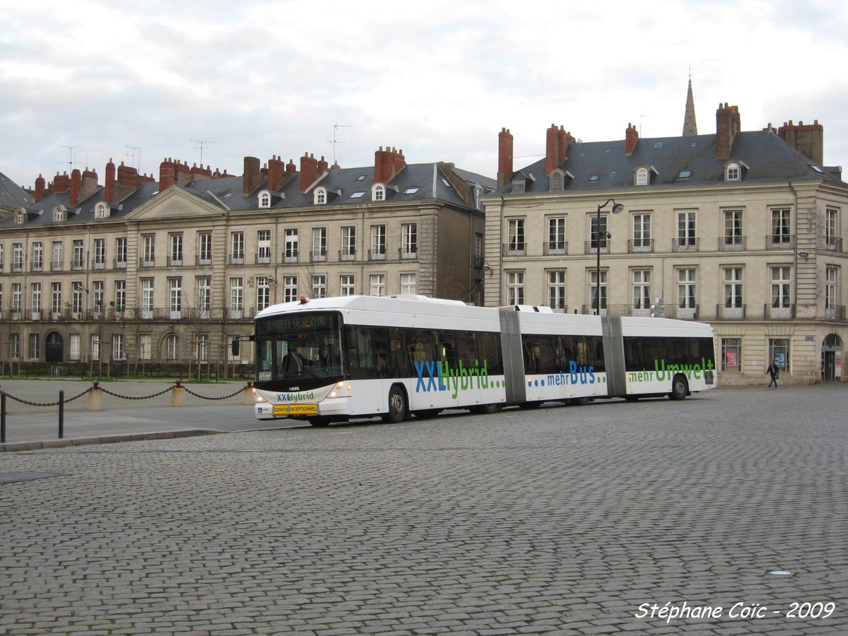 HESS aussi à bien compris l'intérêt du bi-articulé avec le prototype 721 genevois (ex-articulé 709, 20 - wiki) puis le lighTram hybride (21 - Gigabus72) en essai sur la 4 nantaise en 2009. Le lighTram qui s'est modernisé en bus électrique à batteries, avec charge rapide(22 - moi)