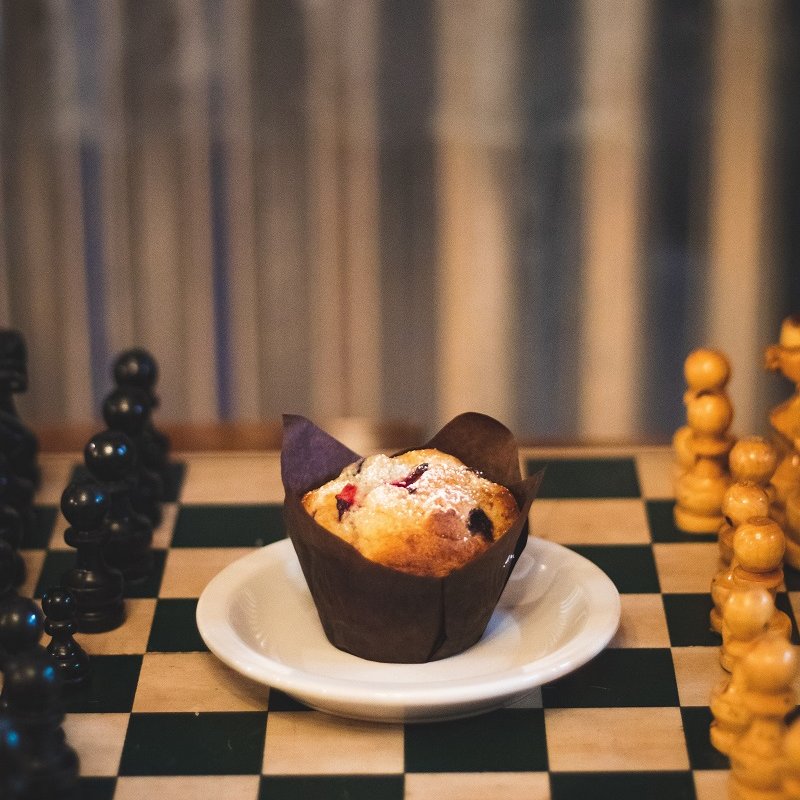 Zack! Ostern vorbei. Unsere 5. Woche im Homeoffice. Das heißt auch: 5. DIGITAL LUNCH: Diesen Freitag, 12.3o mit Großschachmeister Stefan Kindermann zum Thema Intuition.
Kalendereintrag: lunch.syzygy-performance.de
Link über App: bit.ly/3clgNHg