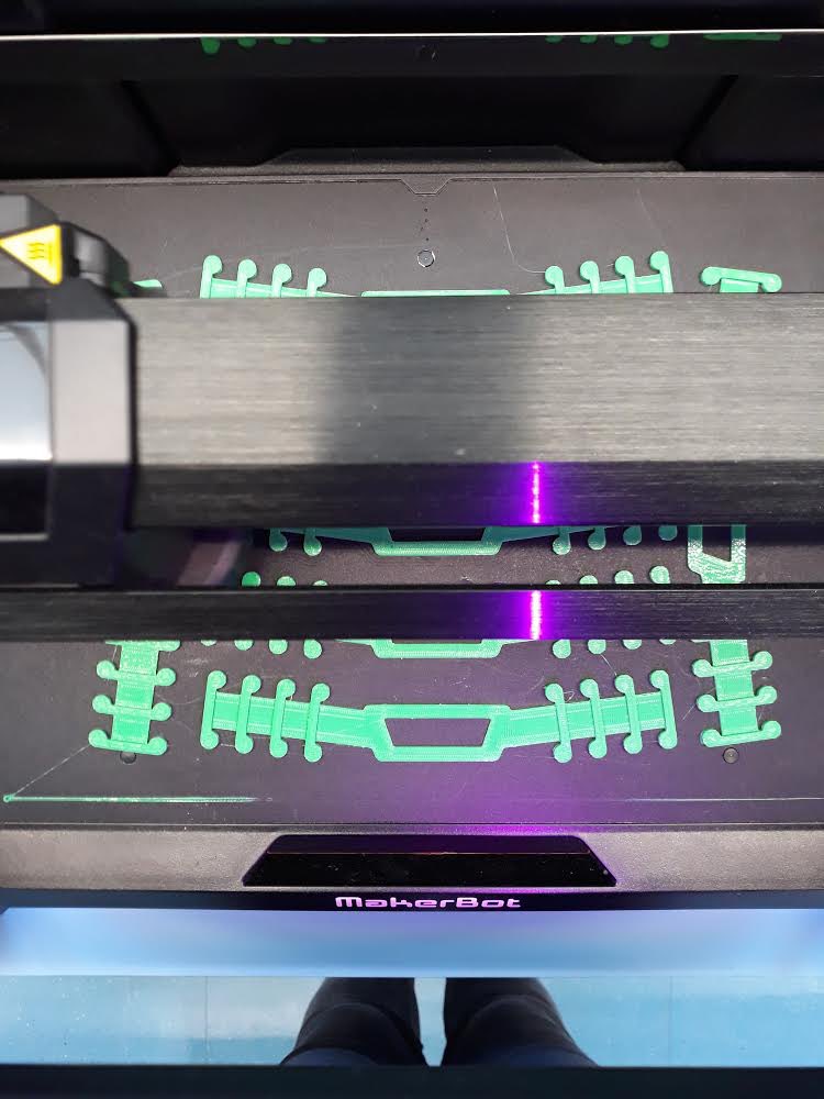 USConsulateBCN's tweet image. La impressora 3D de l’#AmericanSpaceBCN @bibcanfabra segueix treballant al Parc Tecnològic @barcelonactiva @BCN_AteneusFab 
per fabricar material de protecció per fer front a la #COVID19 i posar-lo a disposició dels professionals sanitaris de #Barcelona. Contents de col.laborar!