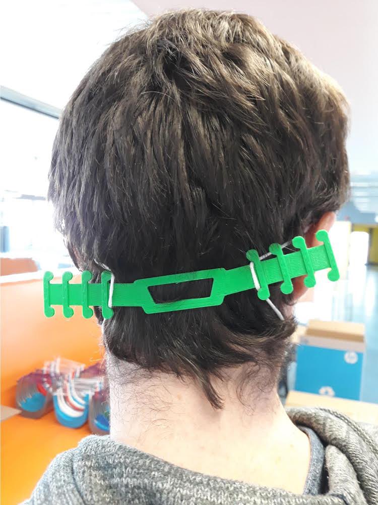 USConsulateBCN's tweet image. La impressora 3D de l’#AmericanSpaceBCN @bibcanfabra segueix treballant al Parc Tecnològic @barcelonactiva @BCN_AteneusFab 
per fabricar material de protecció per fer front a la #COVID19 i posar-lo a disposició dels professionals sanitaris de #Barcelona. Contents de col.laborar!