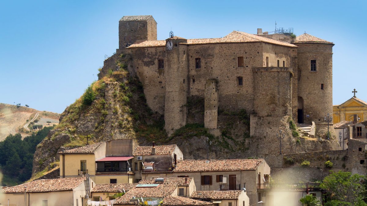 facebook.com/TurismoRegione…
➡️ #LaCalabriaAdomicilio
Il Castello di Oriolo divenne rifugio per le popolazioni costiere terrorizzate dai pirati fino a tutto il Seicento.
Una buona idea per una gita, appena sarà possibile 😍

Torneremo ancora a Oriolo 💪
#iorestoacasa
#turiscalabria