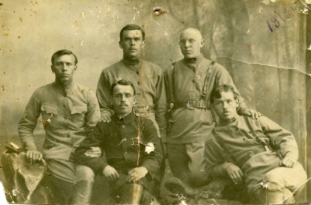 Histolines_'s tweet photo. Red Army members and/or Chekhists; USSR; 1919 [2984 x 1972] via /r/HistoryPorn https://t.co/dzPiWJVVPN https://t.co/mLIc2VL0XZ https://t.co/Z46ysIgb2F