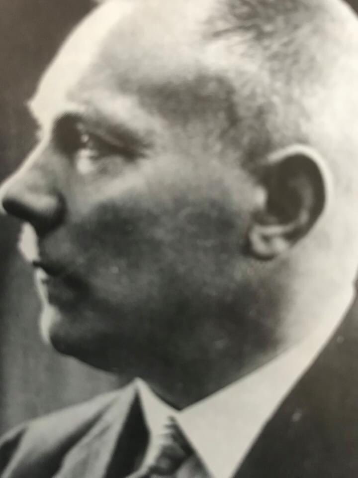 Heute erinnern wir an die Ermordung Fritz Husemanns vor 85 Jahren.
Ihm ein ehrendes Andenken zu bewahren heißt für uns: Eintreten für soziale Gerechtigkeit und Solidarität, Stärkung der Demokratie sowie der Freiheitsrechte, die für alle BürgerInnen gleichermaßen gelten müssen!