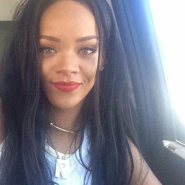 Rihanna selfies: a thread