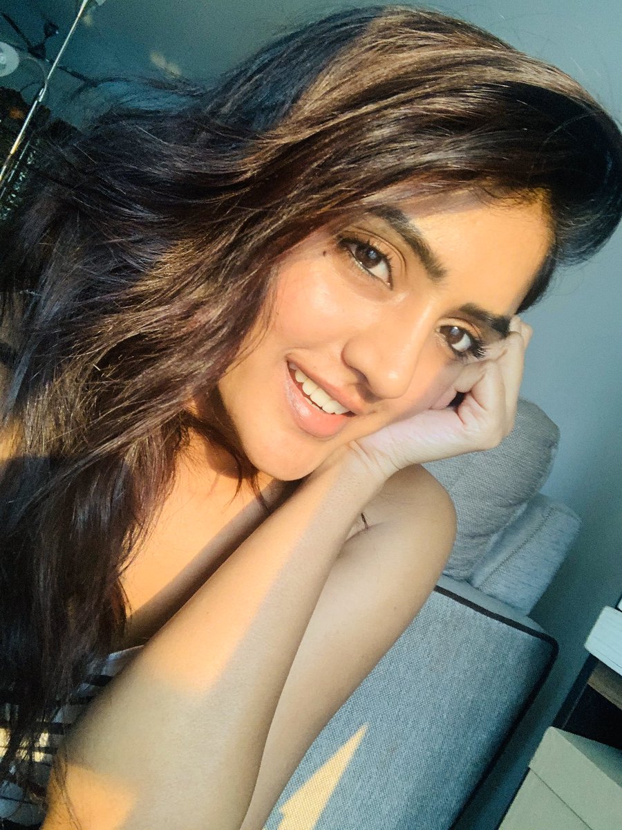 YoursEesha's tweet photo. 🥰
#QuarantineAndChill https://t.co/YAnhAnReuM