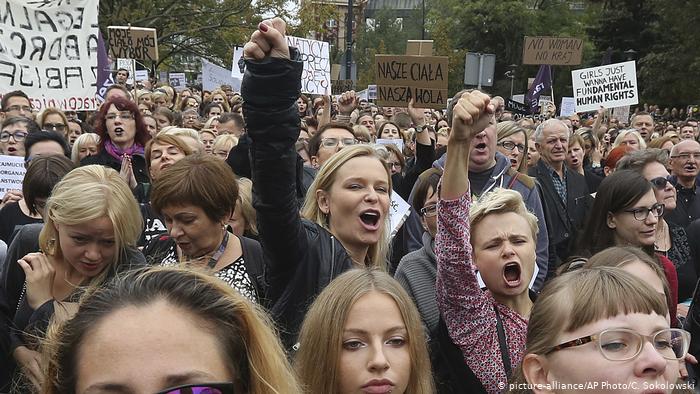 The Ponton Group called it “a shameless, deceitful attack on the basic rights of young people living in Poland.” If passed, young people will be deprived of comprehensive gynaecological care and the right to knowledge about their own sexuality, bodies & health. #NoLockdown4SRHR
