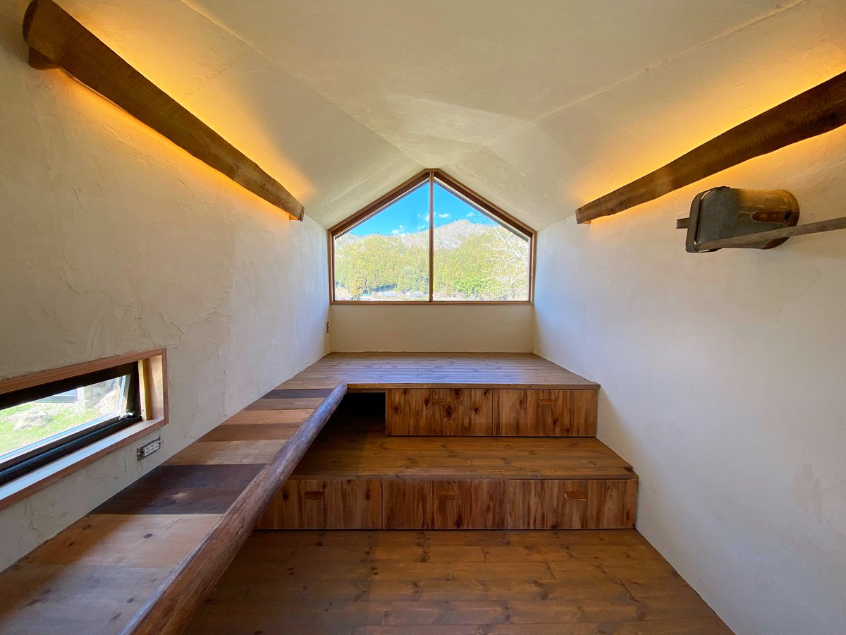 Yuka アオアシゲストハウスin丹波 در توییتر まさかのニトリ様で 台形型の窓でも付けれるカーテンレールが見つかりました ニトリにあるとは盲点だったーー 大手やのにこんな少数派な窓にも対応していただき感謝 これでやっとこの窓にもカーテンがつけれまるー