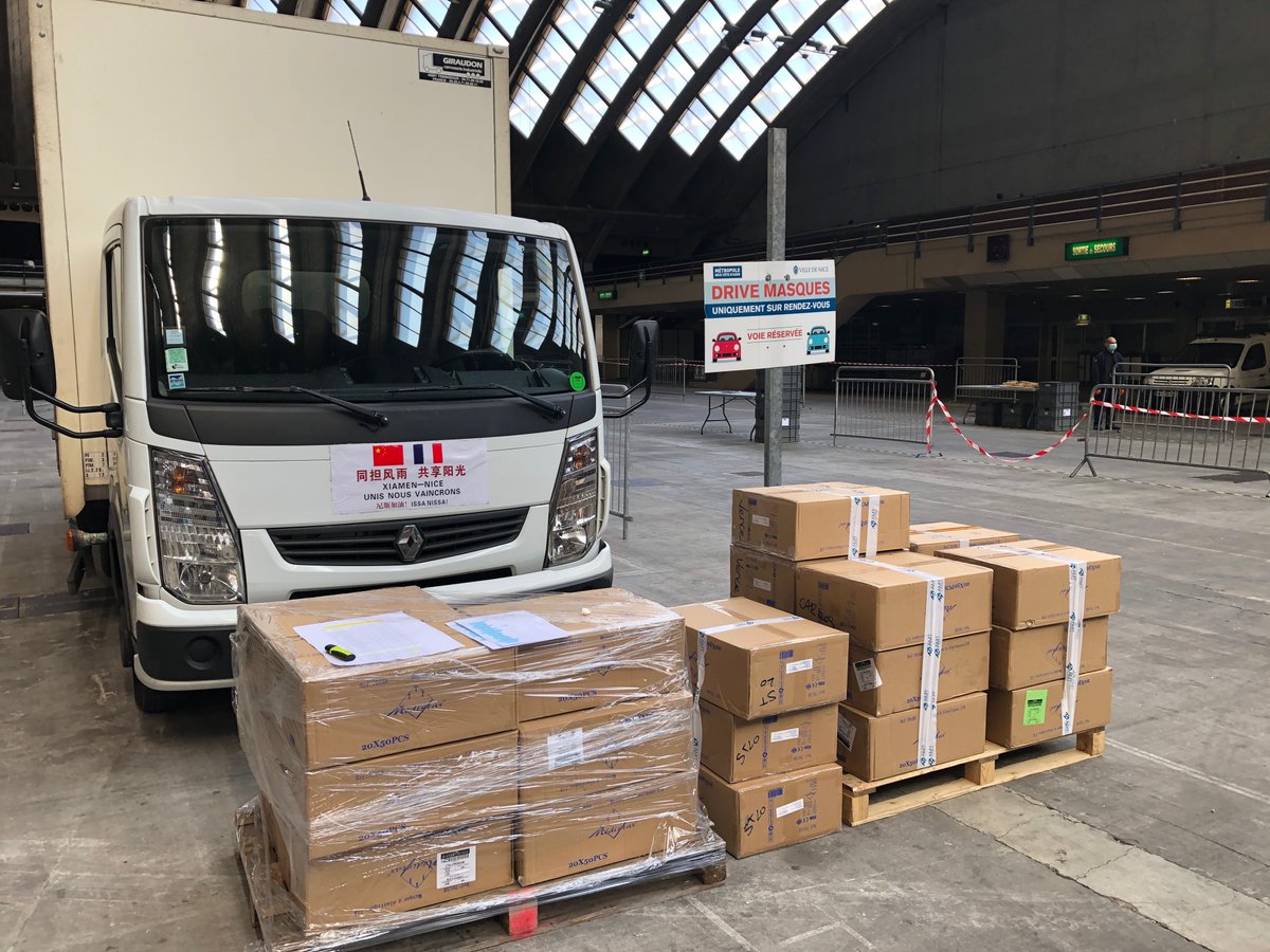 cestrosi's tweet photo. La solidarité est essentielle en cette période de crise. Après les 20 000 déjà distribués, grâce à la livraison de l’avion cargo, la @VilledeNice est en capacité d'apporter une dotation exceptionnelle et complémentaire de masques aux autres communes de la @MetropoleNCA #COVID19fr https://t.co/v8sboJvQlL