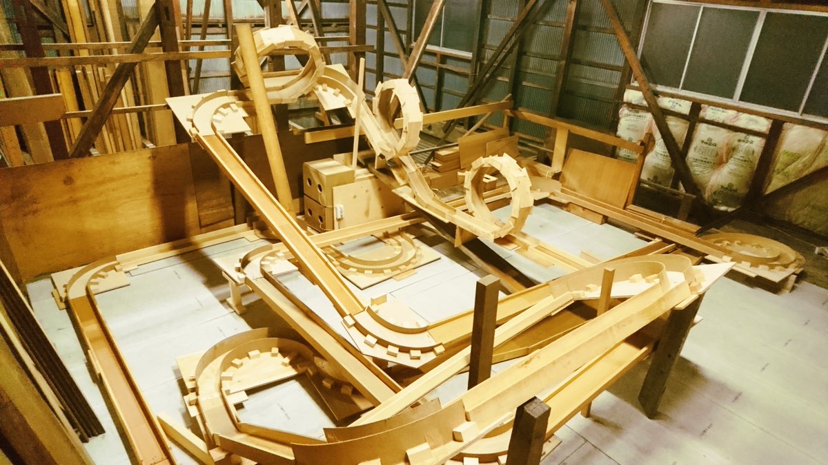 工房ひなゆめ ミニ四駆が楽しすぎてもっと皆んなで遊べたらとコースを作り始めて ミニ四駆イベントを始めて ミニ四駆販売も始めて ミニ四駆ステーション登録までさせて頂き 今でも特製コース作りに勤しみ中 自宅サーキット写真集