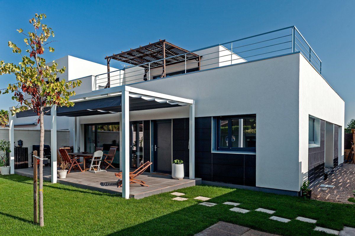 gresaragon's tweet photo. ¿Tiempo para imaginar, #reformar y #diseñar la casa de tus sueños? 🌞 Time to imagine, renovel or design the #home of your dreams? 🌞

Esta preciosa #vivienda unifamiliar, diseñada con criterios #Passivhaus, se ha construido con nuestra #fachada #ventilada de material #cerámico https://t.co/DlfjH1C7Be