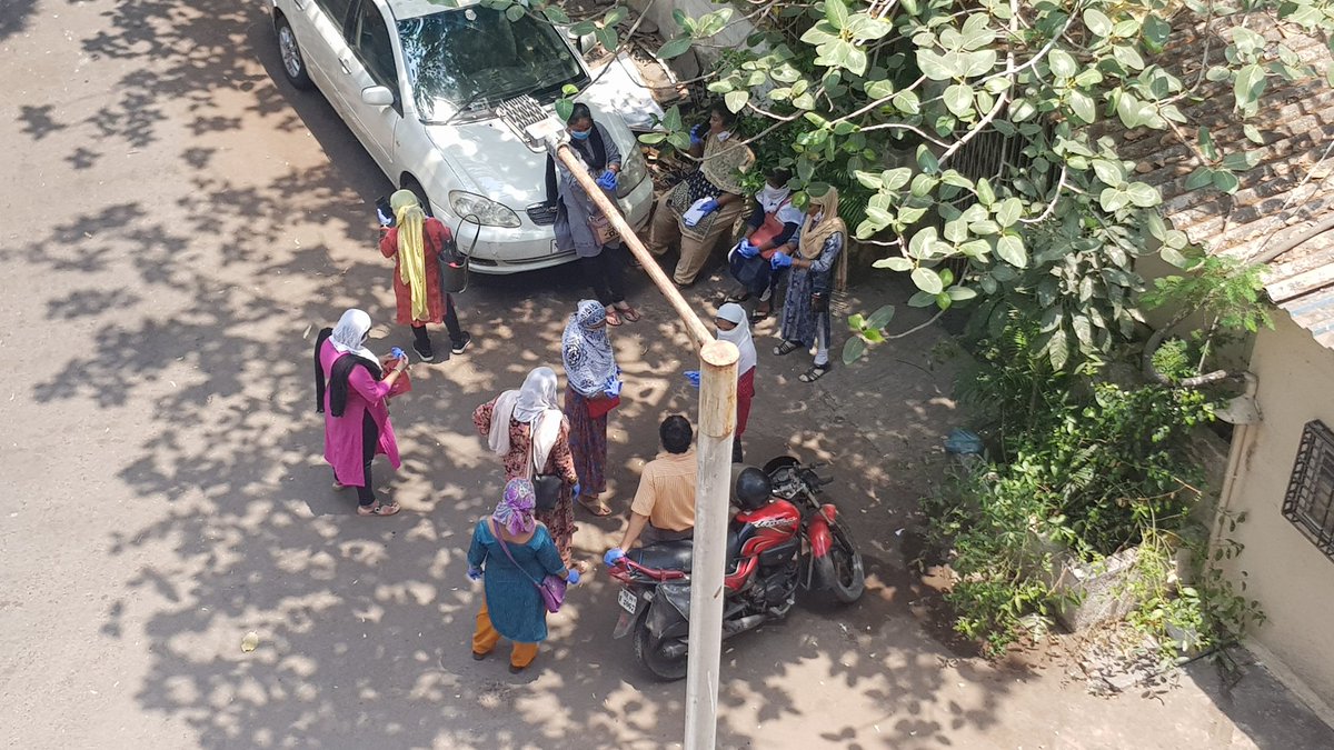 Cynara Pinto (@cynara94) on Twitter photo What happened to social distancing? 12.09pm
<a href="/mybmc/">माझी Mumbai, आपली BMC</a> <a href="/CMOMaharashtra/">CMO Maharashtra</a>
<a href="/CPMumbaiPolice/">Commissioner of Police, Greater Mumbai</a> <a href="/MumbaiPolice/">मुंबई पोलीस - Mumbai Police</a> #andheri #veeradesairoad What happened to social distancing? 12.09pm
<a href="/mybmc/">माझी Mumbai, आपली BMC</a> <a href="/CMOMaharashtra/">CMO Maharashtra</a>
<a href="/CPMumbaiPolice/">Commissioner of Police, Greater Mumbai</a> <a href="/MumbaiPolice/">मुंबई पोलीस - Mumbai Police</a> #andheri #veeradesairoad