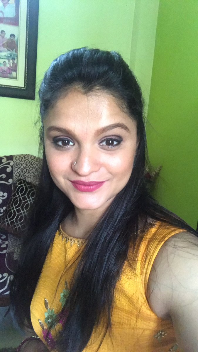 journosnehlata's tweet photo. कभीकभी यूँ ही तैयार हो जाओ lockdown में #Lockdown2 #Lockdown2 #lockdown #lockdownindia #lockdownmakeup https://t.co/LKOqgjEYeN