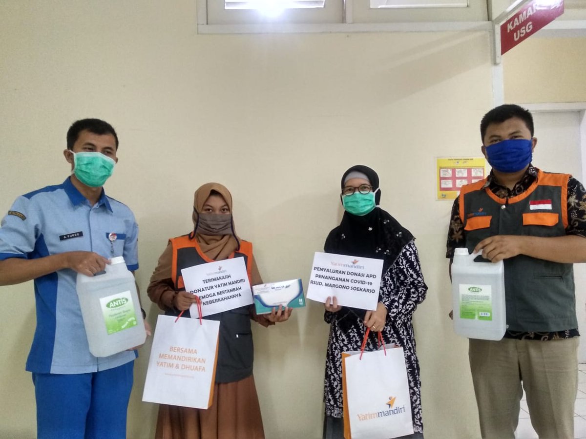 yatimmandiri's tweet photo. Yatim Mandiri menyalurkan amanah donatur dalam bentuk bantuan APD untuk RSUD Margono Soekarjo Purwokerto Banyumas.

Semoga bantuan ini bermanfaat untuk tim medis penanganan Covid-19,

Donasi infaq: https://t.co/b1Yt15PiNu

#sedekah #lawancorona #covid19 https://t.co/0sH42uczrX