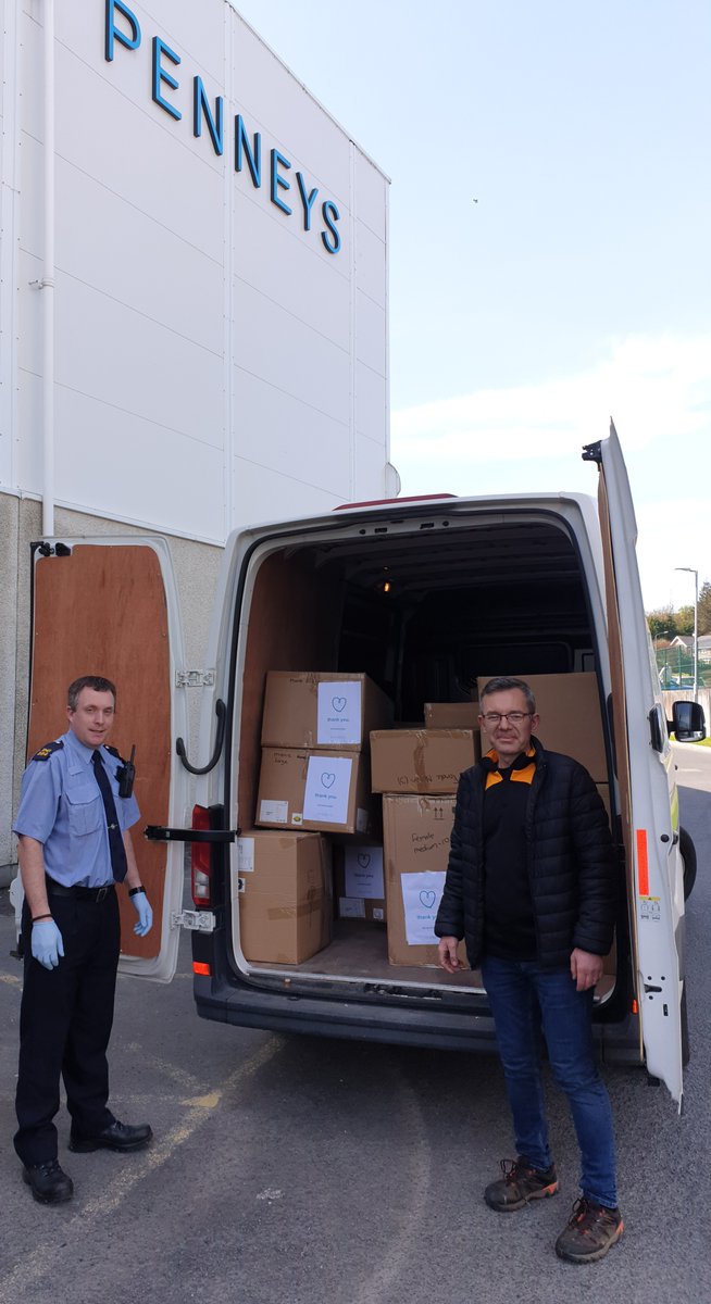 Gda McGrath assisted in the distribution of 200 care packs to Letterkenny University Hospital y/day.
#StayAtHomeAndStaySafe
#HereToHelp
