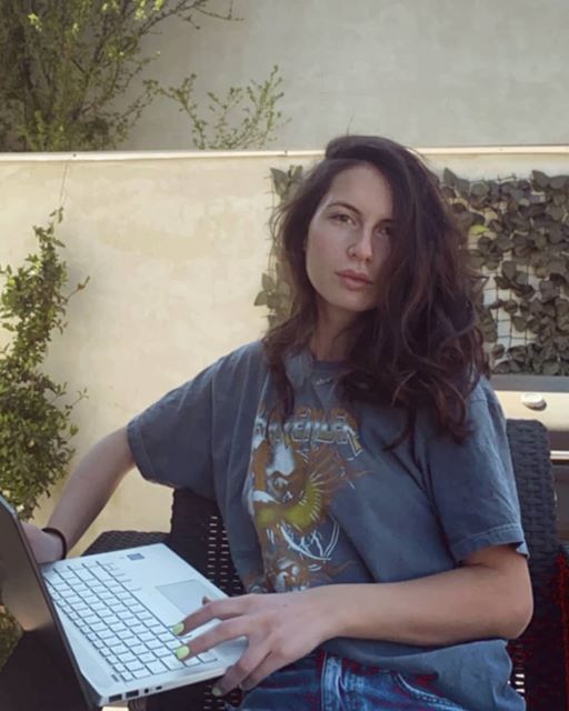 Cybrient's tweet photo. Andreea is starting her day with fresh air.🌞😍👩🏽‍💻
 How about you?😊❤

#remotework #spring #beautifulday #stayhome #mnkgroup https://t.co/wS1b4IBrdJ
