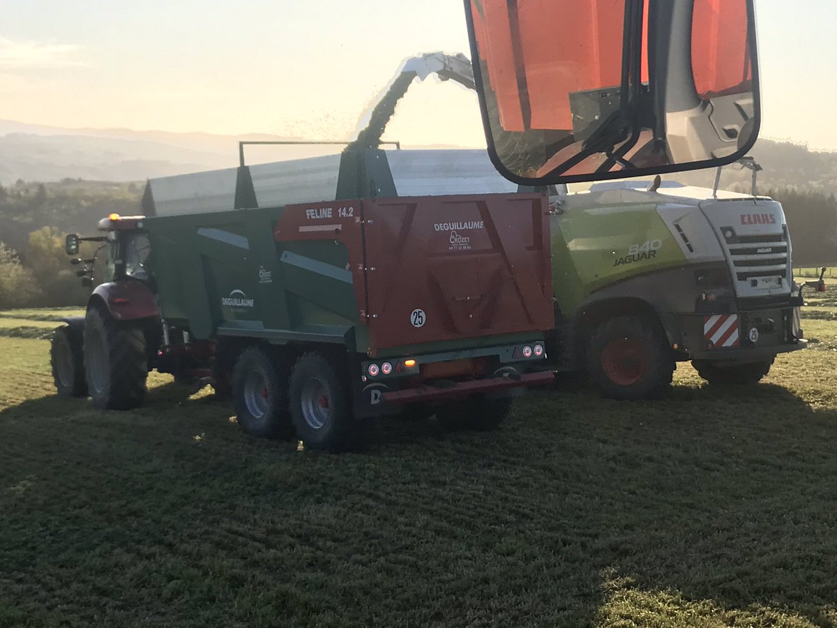 LavalBenoit2's tweet photo. Ensilage dans la Loire #agriculture https://t.co/JbQ6fXX1Tw