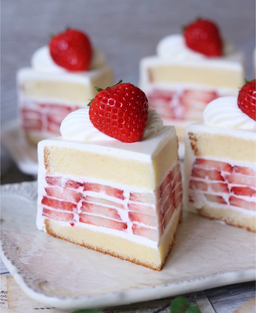 Shi Zu Pom בטוויטר タルギケーキ ネットで見つけた可愛いケーキの真似 なんか歪みまくってるけどね コッタ ショートケーキ お菓子作り好きな人と繋がりたい