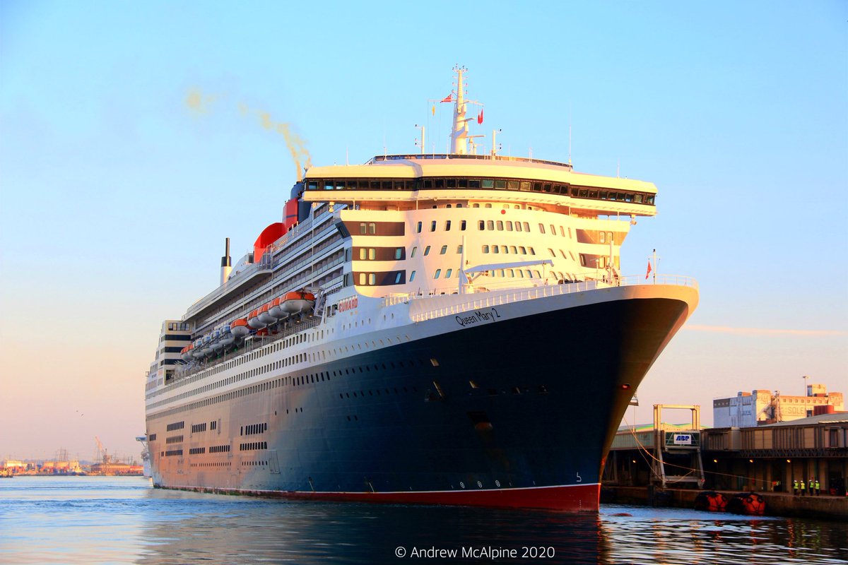 CruiseshipP's tweet photo. A beautiful sunrise welcomed @cunardline #queenmary2 as she arrived in #Southampton this morning.  @cruisewithamber @MatthewCruises @HistoricalSoton @Andrew_SW @alicespake @CruiseshipP @AbroadInnocents @paulandcarole @travelblogjamie @RMSQueenMary2 #Cunard https://t.co/17Zt3D2eX0