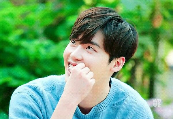 what your camera roll would look like if lee jongsuk was your boyfriend — a thread