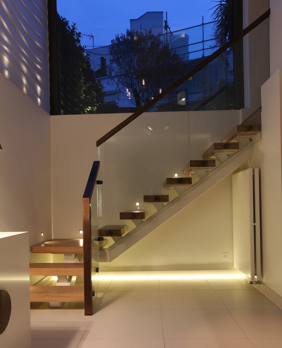 johncullenlight's tweet photo. Lighting hallway spaces and staircases between rooms creates interest and atmosphere throughout the property and can make spaces appear larger. Read about hallway lighting in our latest article, https://t.co/ANLFpOEHXe #InspireWithLight #JCLighting https://t.co/n1p5DJWqq8