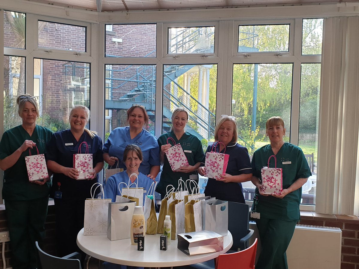 lozzalewis20's tweet photo. Thank you so much to the very kind anonymous person who has donated to the staff at #CBCH. #Avon @tracypl1 @vickiew22 @SerenaR17191310 @BeckyMilbourne @valmartom @NicolaEcorlett https://t.co/ktVPO6pdST