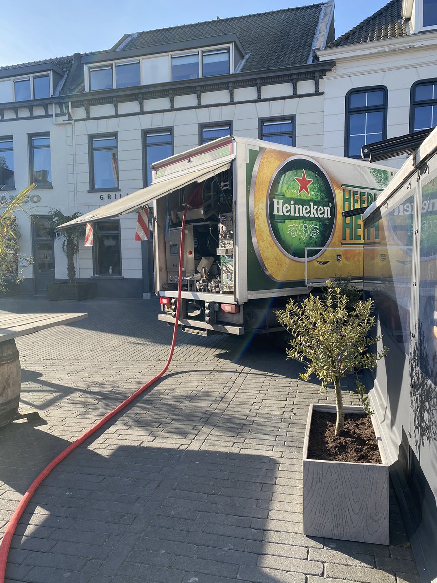 dree1978's tweet image. Das voor het eerst dat bier terug ophalen ipv brengen 🙈