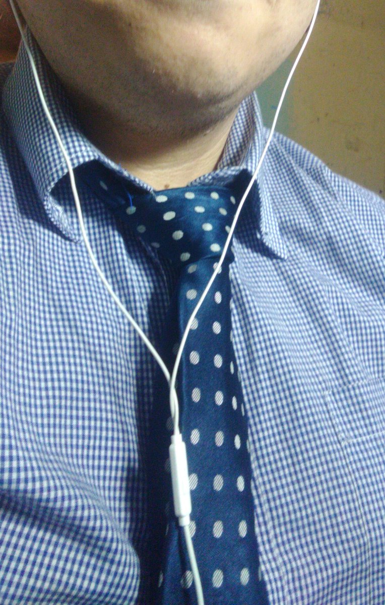 felipenavarroh's tweet photo. Lo mas gracioso es que tengo el pantalon de pijama puesto #ReunionZoom https://t.co/Prr0pINR6g