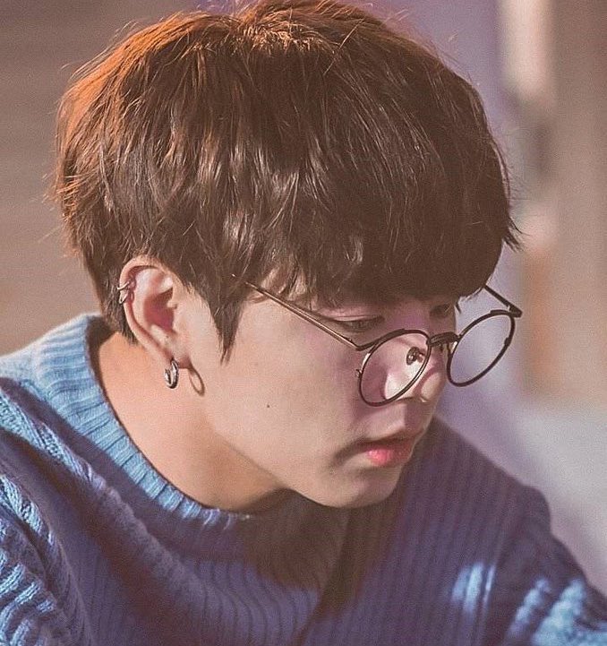 jungkook wearing glasses really is the best concept