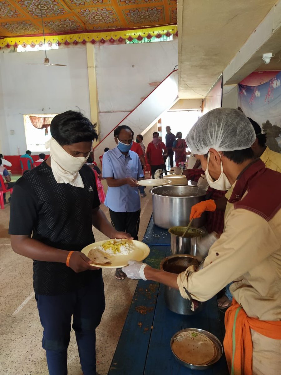 NiteshNRane's tweet photo. In Kankavali 1st day of “Kamal” thali .. today 200 people were served! https://t.co/PefFCL9okD